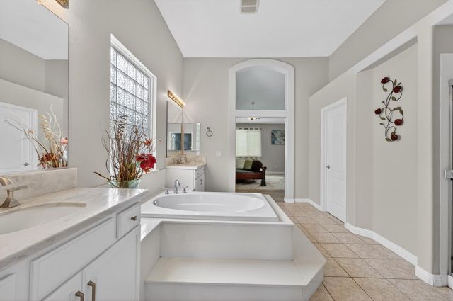 9479 Winding River Way, Elk Grove, CA 95624