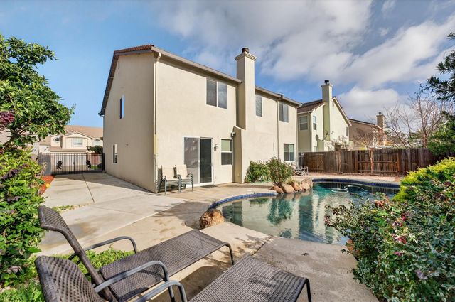 9479 Winding River Way, Elk Grove, CA 95624