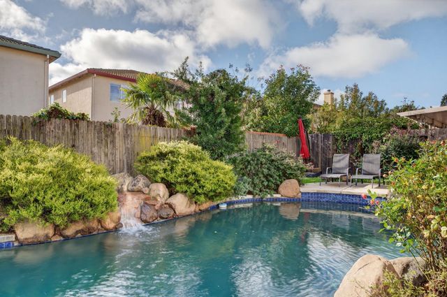 9479 Winding River Way, Elk Grove, CA 95624