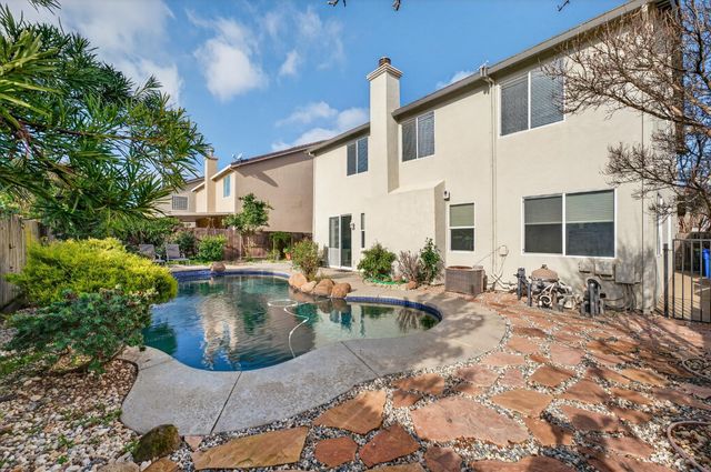 9479 Winding River Way, Elk Grove, CA 95624