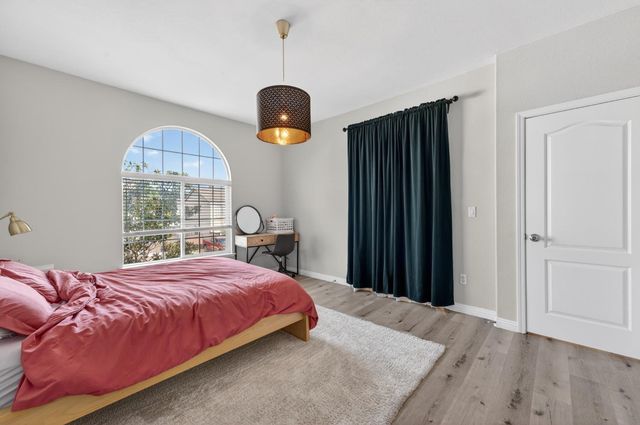 9479 Winding River Way, Elk Grove, CA 95624