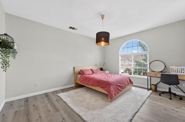 9479 Winding River Way, Elk Grove, CA 95624