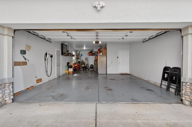 9479 Winding River Way, Elk Grove, CA 95624