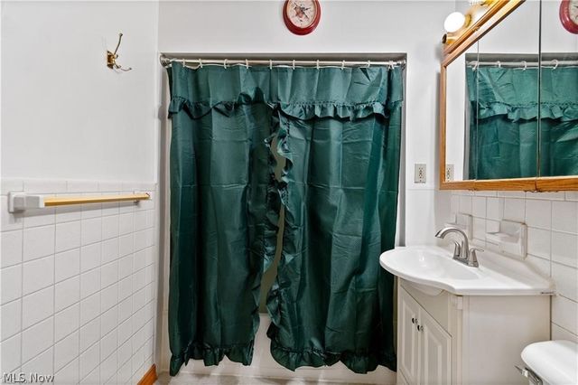 1544 Wyandotte Avenue, Lakewood, OH 44107