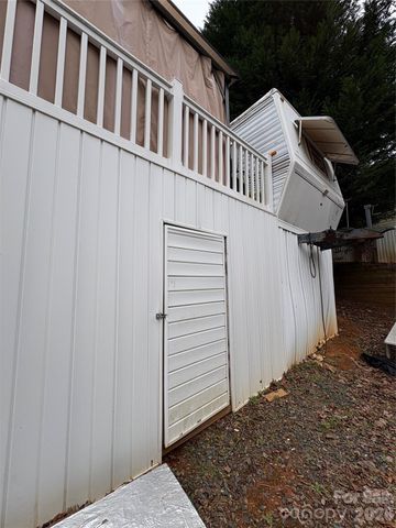 200 Badin View Road, New London, NC 28127