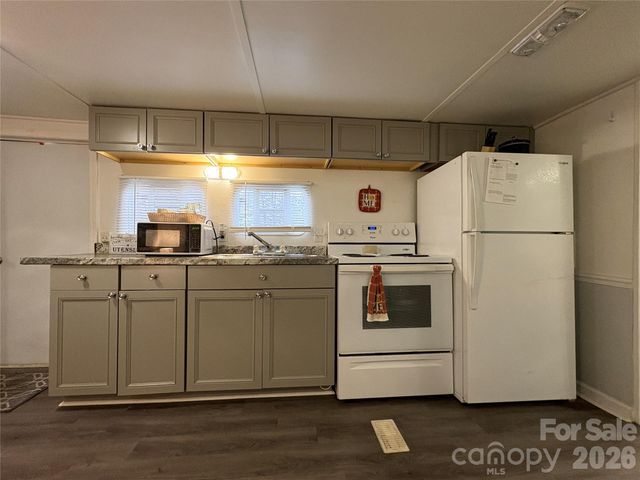 200 Badin View Road, New London, NC 28127