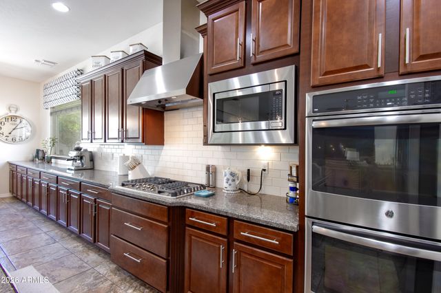 2880 E IRIS Drive, Chandler, AZ 85286