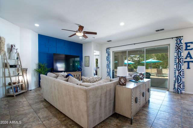 2880 E IRIS Drive, Chandler, AZ 85286