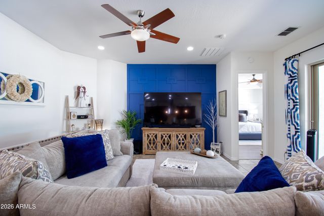 2880 E IRIS Drive, Chandler, AZ 85286