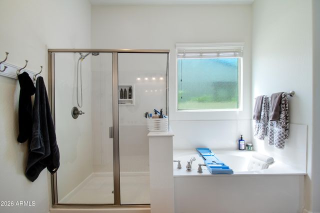 2880 E IRIS Drive, Chandler, AZ 85286