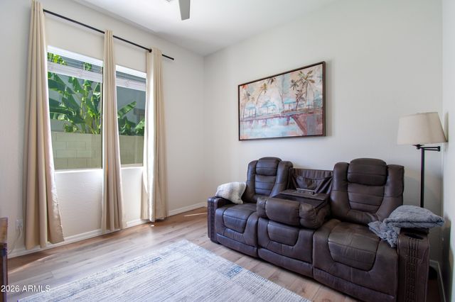 2880 E IRIS Drive, Chandler, AZ 85286