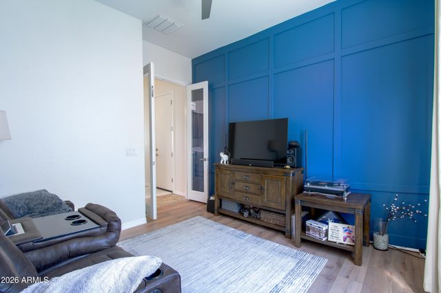 2880 E IRIS Drive, Chandler, AZ 85286