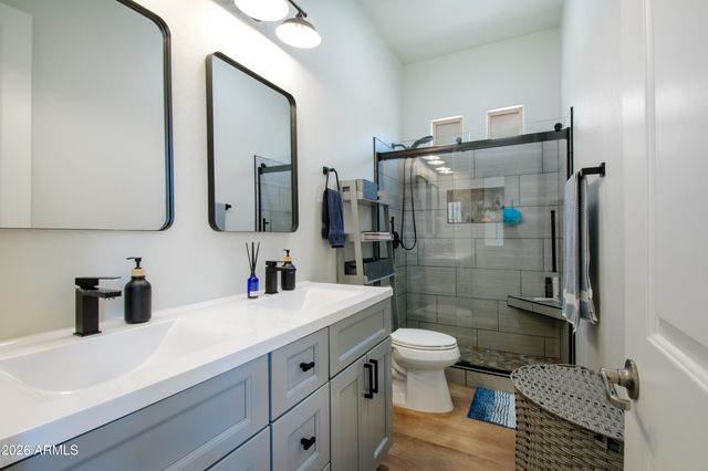 2880 E IRIS Drive, Chandler, AZ 85286