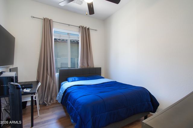 2880 E IRIS Drive, Chandler, AZ 85286