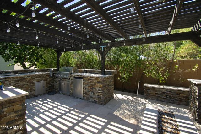 2880 E IRIS Drive, Chandler, AZ 85286