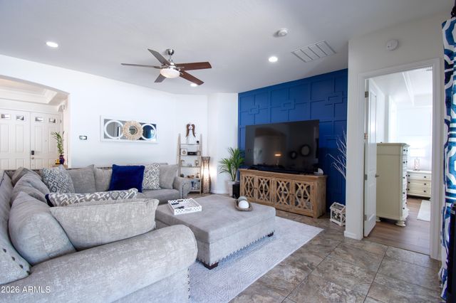 2880 E IRIS Drive, Chandler, AZ 85286