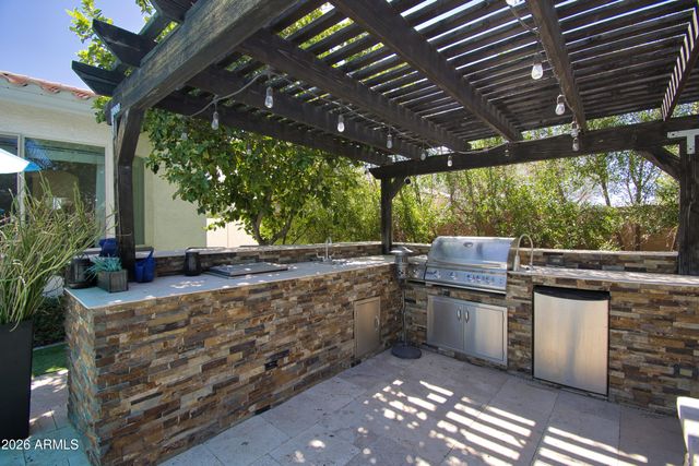 2880 E IRIS Drive, Chandler, AZ 85286