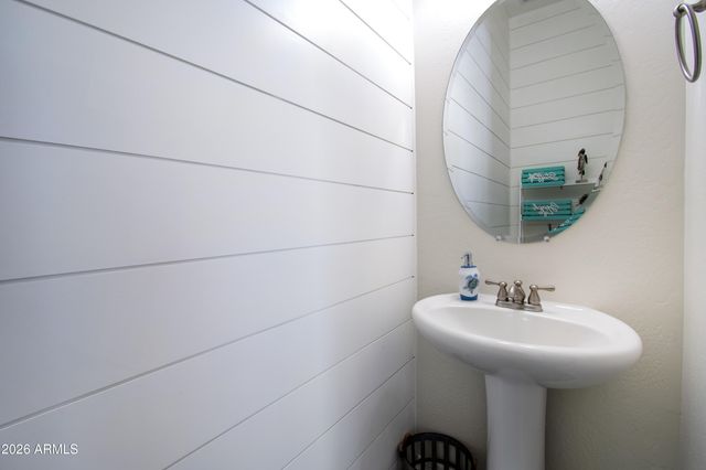 2880 E IRIS Drive, Chandler, AZ 85286