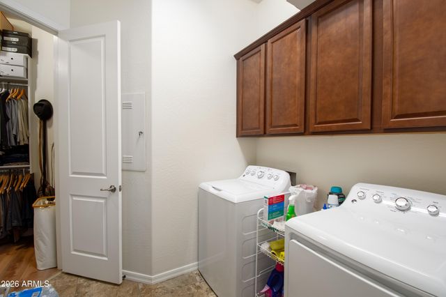 2880 E IRIS Drive, Chandler, AZ 85286