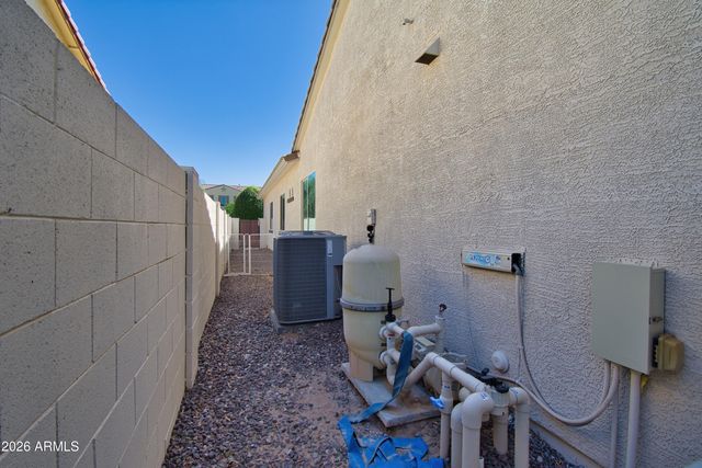 2880 E IRIS Drive, Chandler, AZ 85286