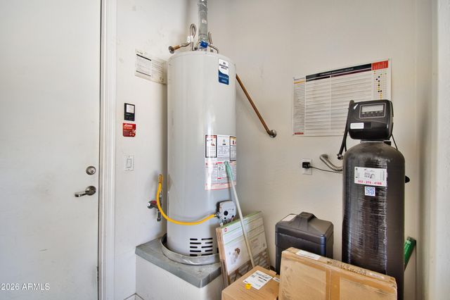 2880 E IRIS Drive, Chandler, AZ 85286