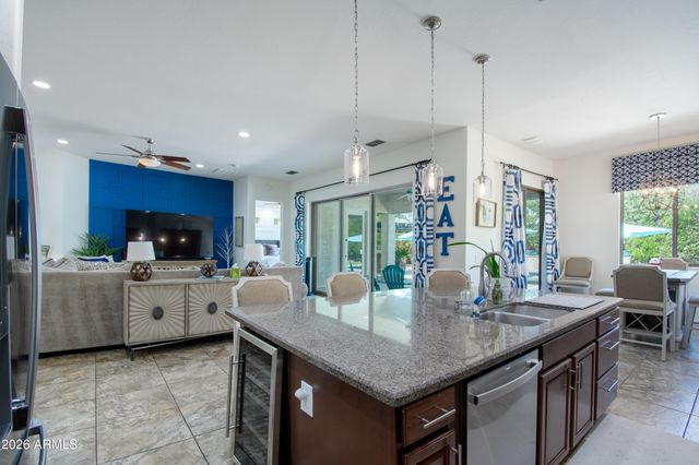 2880 E IRIS Drive, Chandler, AZ 85286