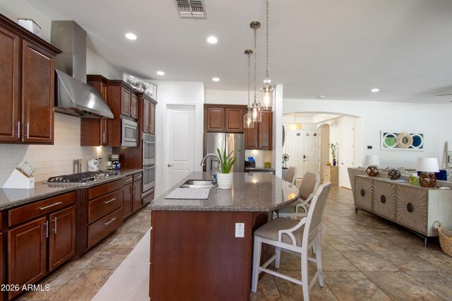 2880 E IRIS Drive, Chandler, AZ 85286