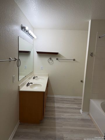 3819 Amber Hollow, San Antonio, TX 78245