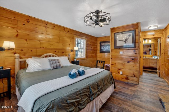 623 Country Oaks Drive, Pigeon Forge, TN 37863