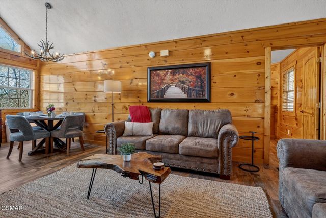 623 Country Oaks Drive, Pigeon Forge, TN 37863
