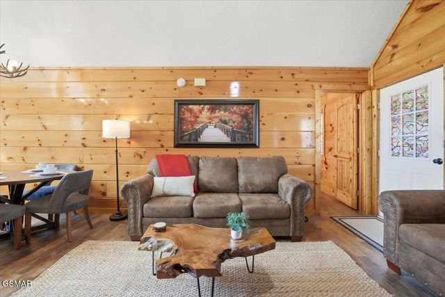 623 Country Oaks Drive, Pigeon Forge, TN 37863