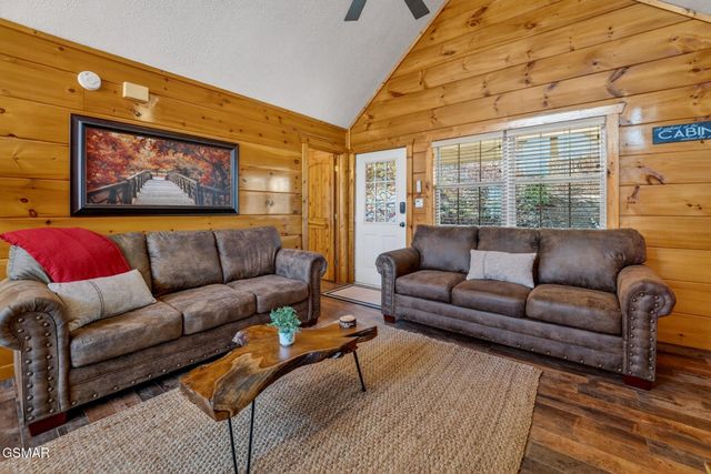 623 Country Oaks Drive, Pigeon Forge, TN 37863
