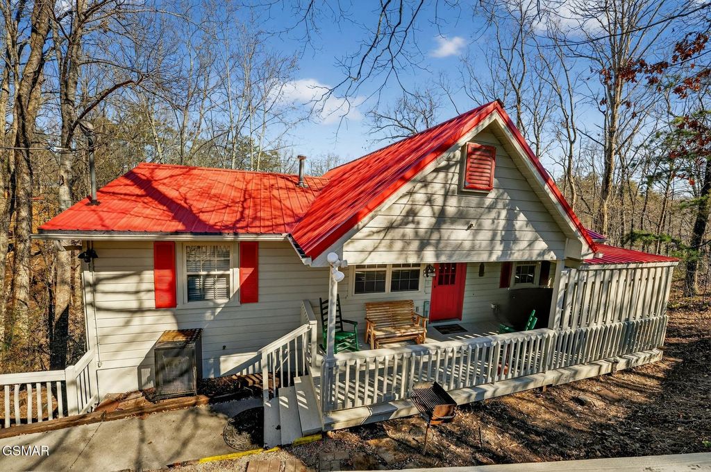 623 Country Oaks Drive, Pigeon Forge, TN 37863
