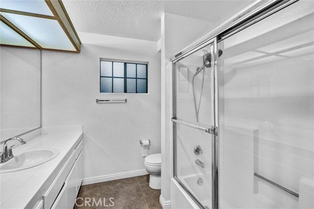 19620 Leadwell Street, Reseda (los Angeles), CA 91335