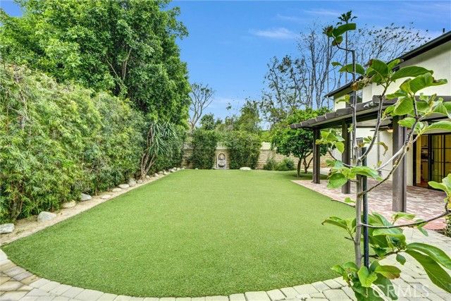 19620 Leadwell Street, Reseda (los Angeles), CA 91335