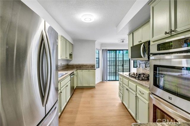 19620 Leadwell Street, Reseda (los Angeles), CA 91335