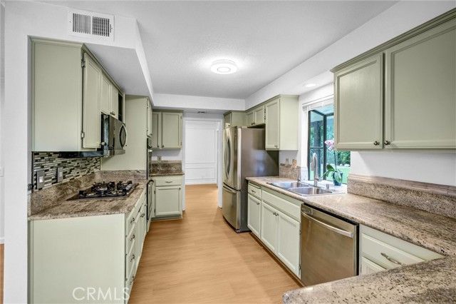 19620 Leadwell Street, Reseda (los Angeles), CA 91335