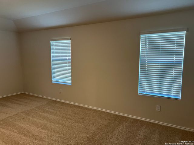 937 Armadillo Dr, Seguin, TX 78155