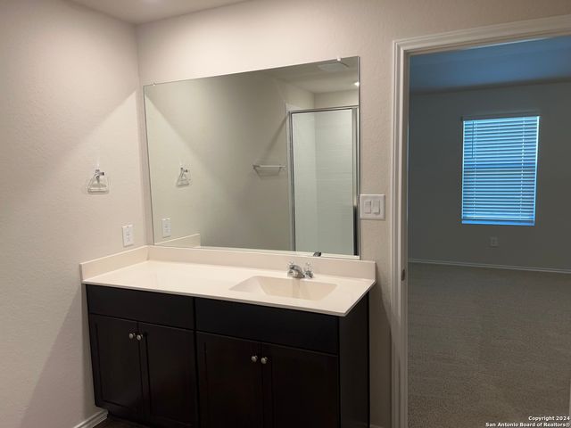 937 Armadillo Dr, Seguin, TX 78155