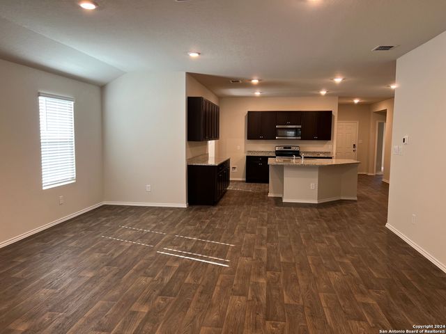 937 Armadillo Dr, Seguin, TX 78155