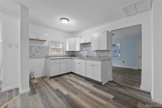 21118 Wellington Avenue, Warren, MI 48089