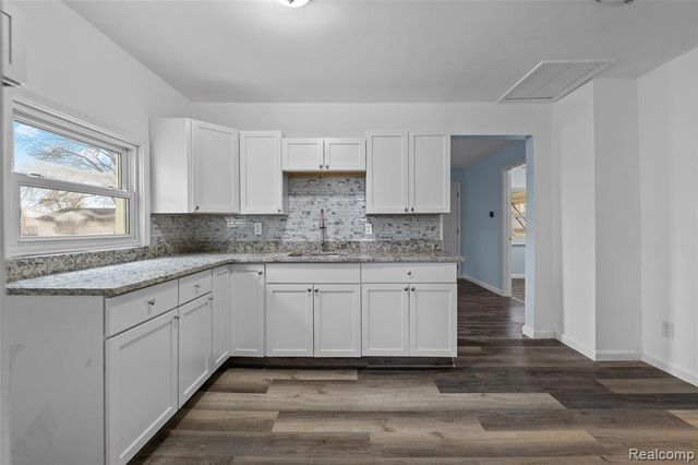 21118 Wellington Avenue, Warren, MI 48089