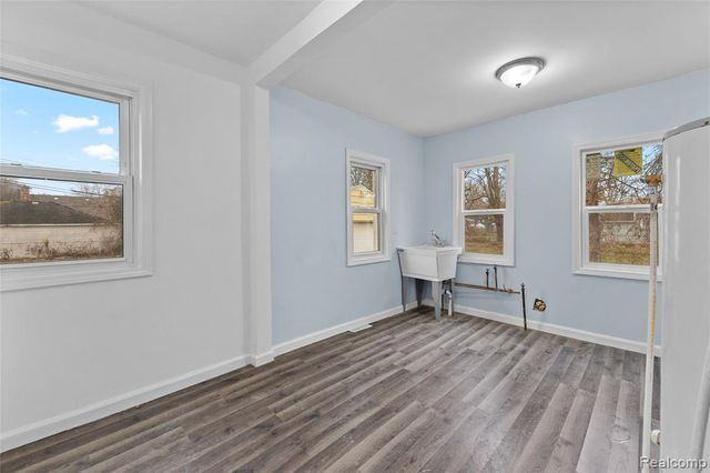 21118 Wellington Avenue, Warren, MI 48089