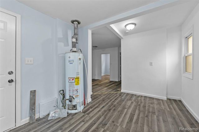 21118 Wellington Avenue, Warren, MI 48089