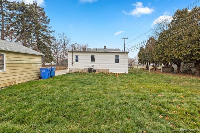 21118 Wellington Avenue, Warren, MI 48089