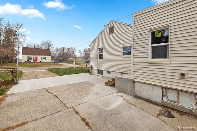 21118 Wellington Avenue, Warren, MI 48089