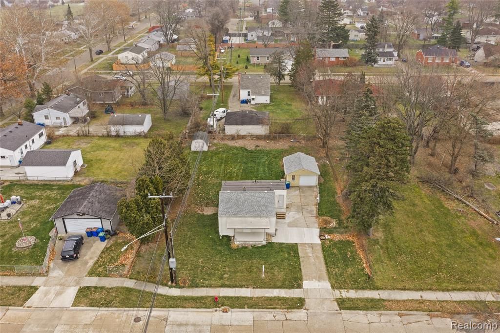 21118 Wellington Avenue, Warren, MI 48089