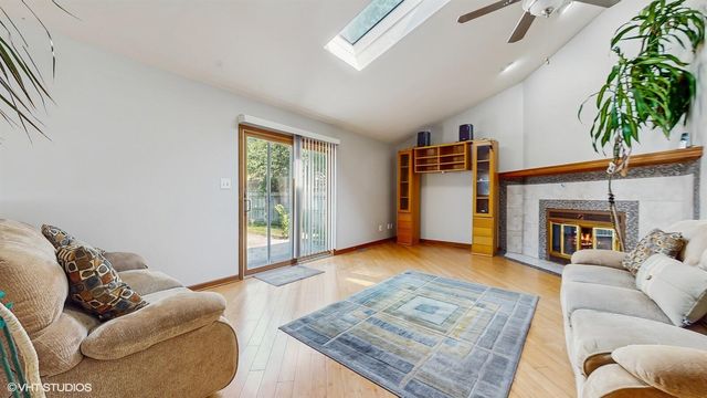 8844 Oakwood Avenue, Munster, IN 46321