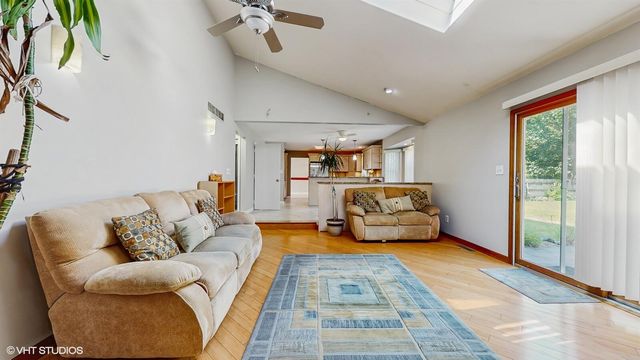 8844 Oakwood Avenue, Munster, IN 46321