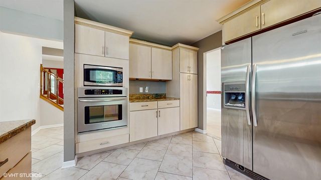 8844 Oakwood Avenue, Munster, IN 46321